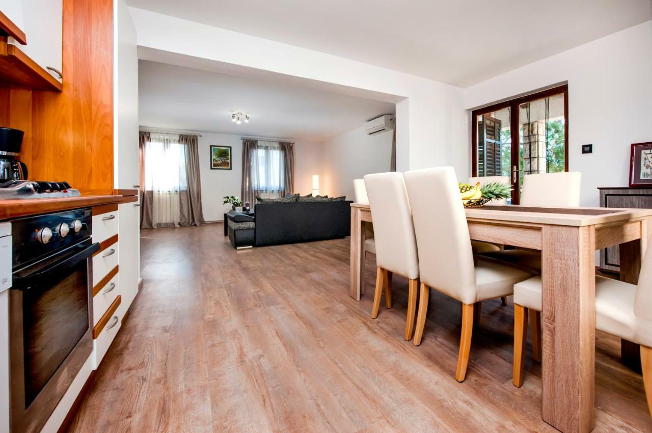 Apartment Nika Rovinj Exterior foto