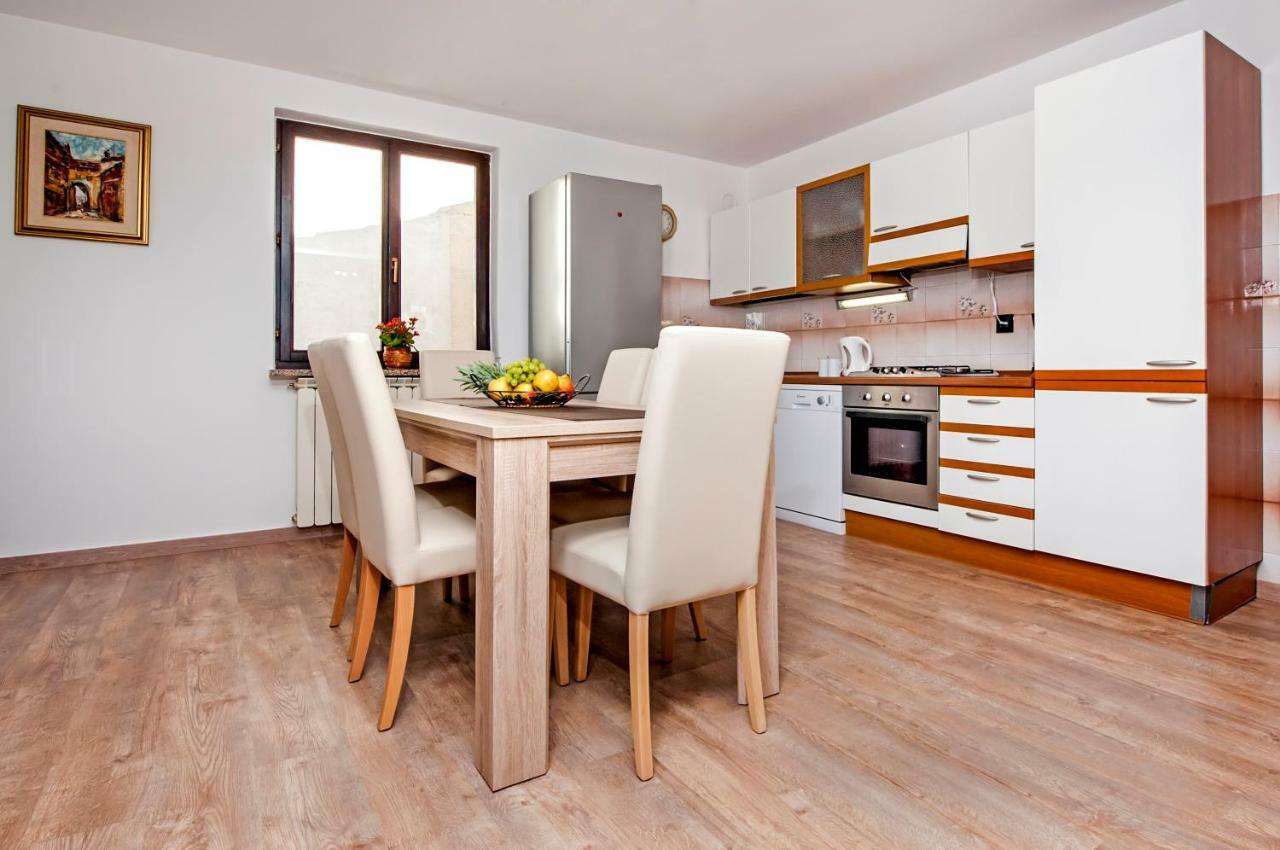 Apartment Nika Rovinj Exterior foto